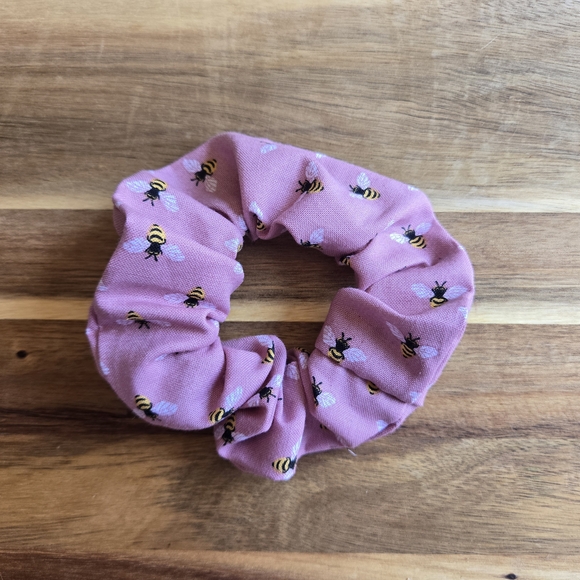 Bee Pattern Scrunchie Set - Picture 3 of 6